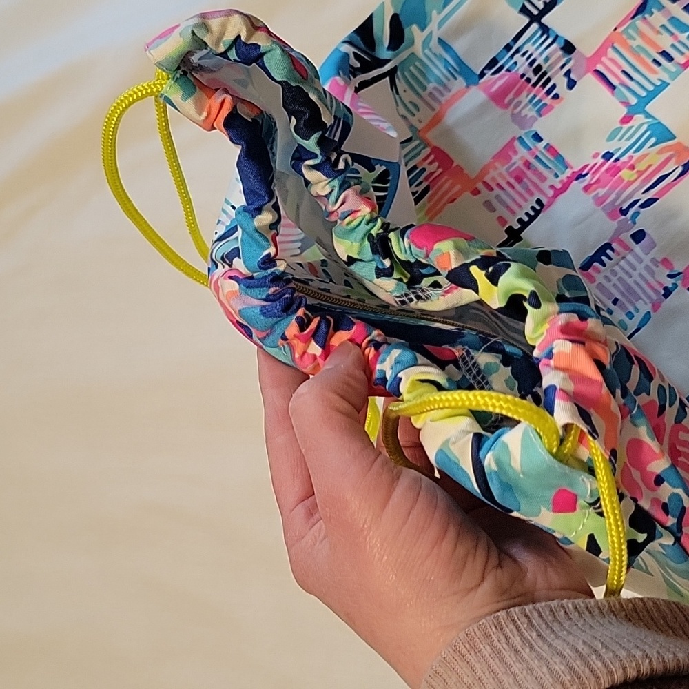 Lilly Pulitzer drawstring bag...great for beach, workout or shopping. NWT - Picture 8 of 8